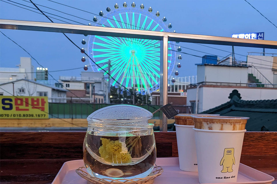 Chrysanthemum tea and Corn Cream Coffee