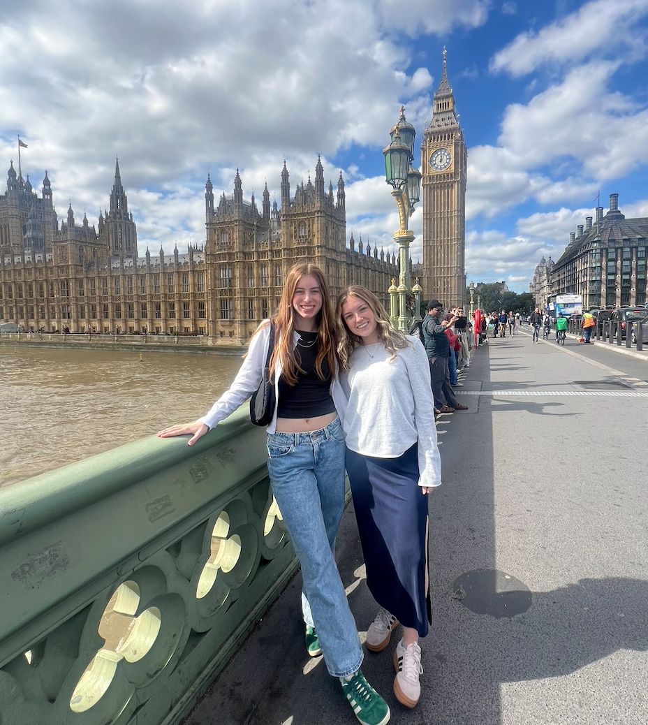 students in front of Big Ben
