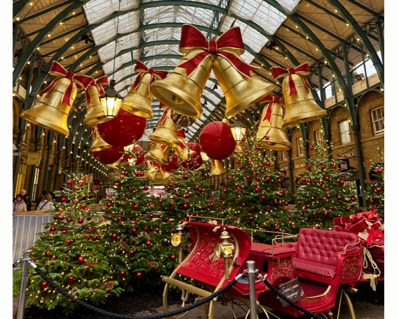 student took a picture of Christmas decorations at the Covent Garden Christmas Market