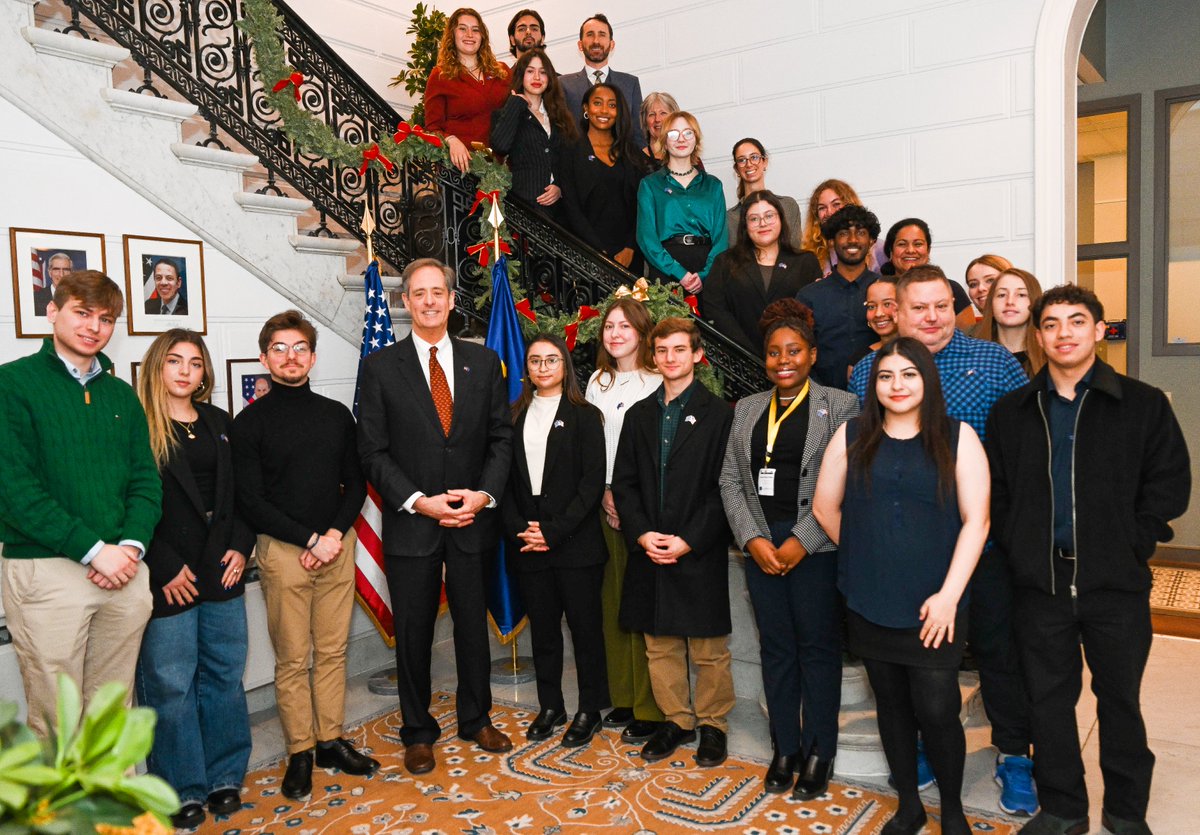 Gilman Scholars welcomed by Deputy Chief of Mission Thatcher Scharpf and Political Unit Chief Nate Haft to the U.S. Mission to the EU. You can find me second to the right of DCM Scharpf!