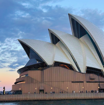 student took a picture of the Sydney Opera House during sunest