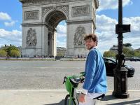 Stephen Shaw in in front of the Arc de triomphe