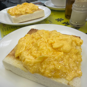 Traditional scrambled eggs over toast