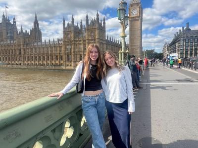 students in front of Big Ben
