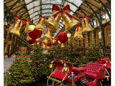 student took a picture of Christmas decorations at the Covent Garden Christmas Market