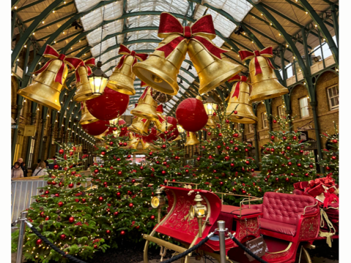student took a picture of Christmas decorations at the Covent Garden Christmas Market